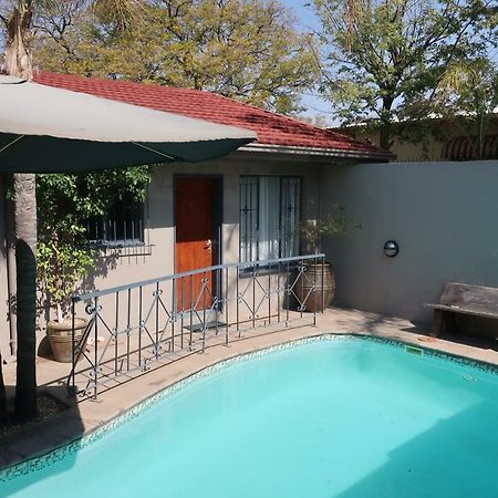 Hotel Pension Etambi Windhoek Extérieur photo