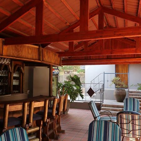 Hotel Pension Etambi Windhoek Extérieur photo
