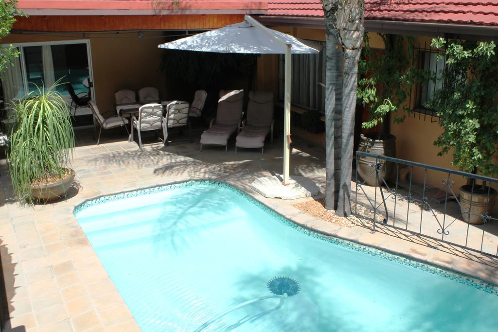 Hotel Pension Etambi Windhoek Extérieur photo