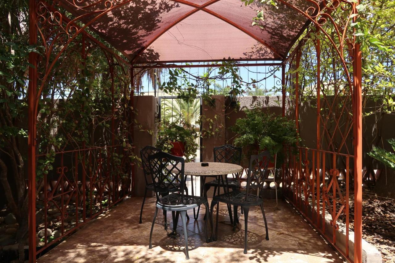 Hotel Pension Etambi Windhoek Extérieur photo