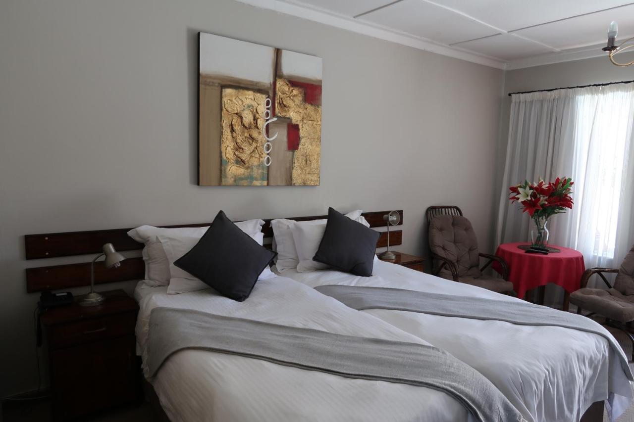 Hotel Pension Etambi Windhoek Extérieur photo
