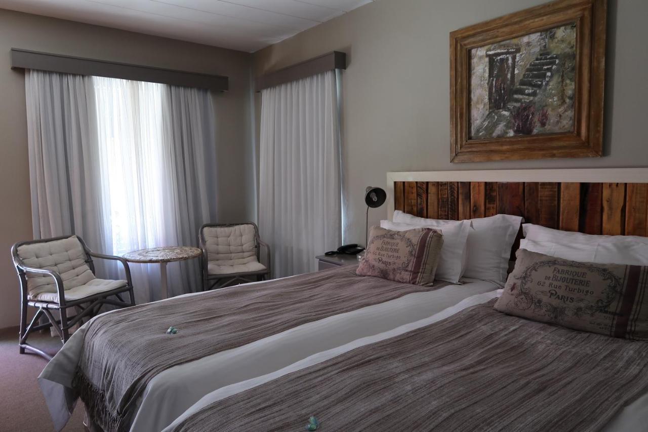 Hotel Pension Etambi Windhoek Extérieur photo