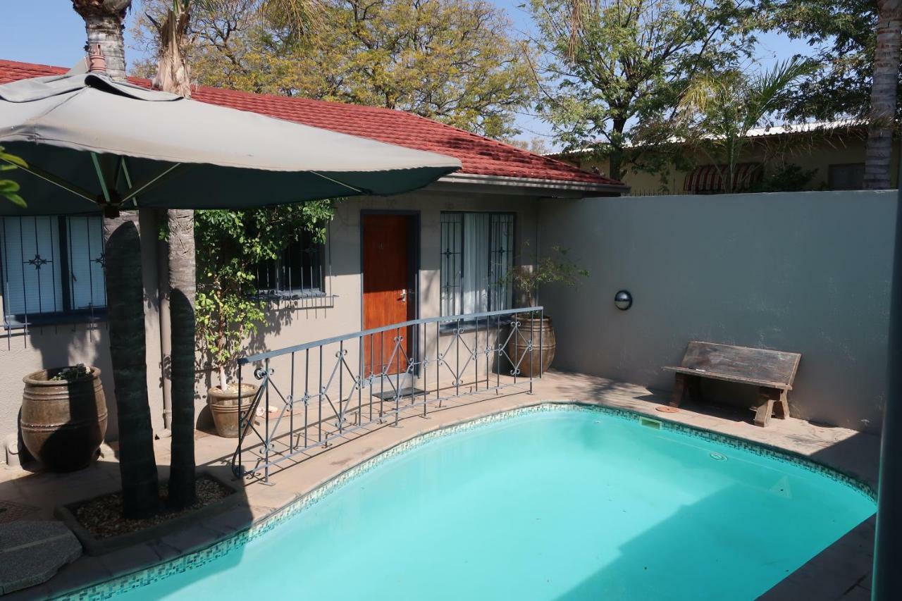 Hotel Pension Etambi Windhoek Extérieur photo