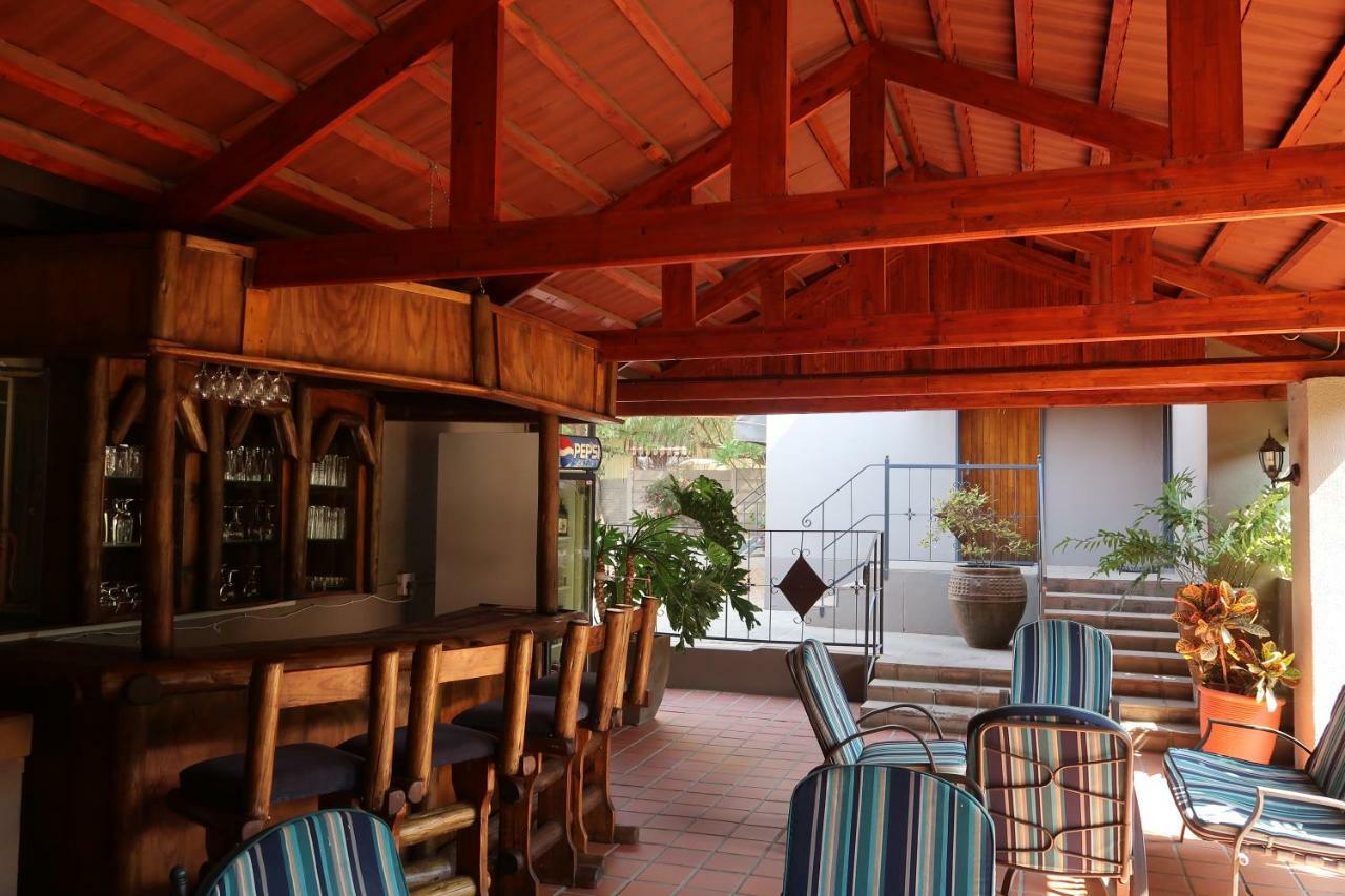Hotel Pension Etambi Windhoek Extérieur photo