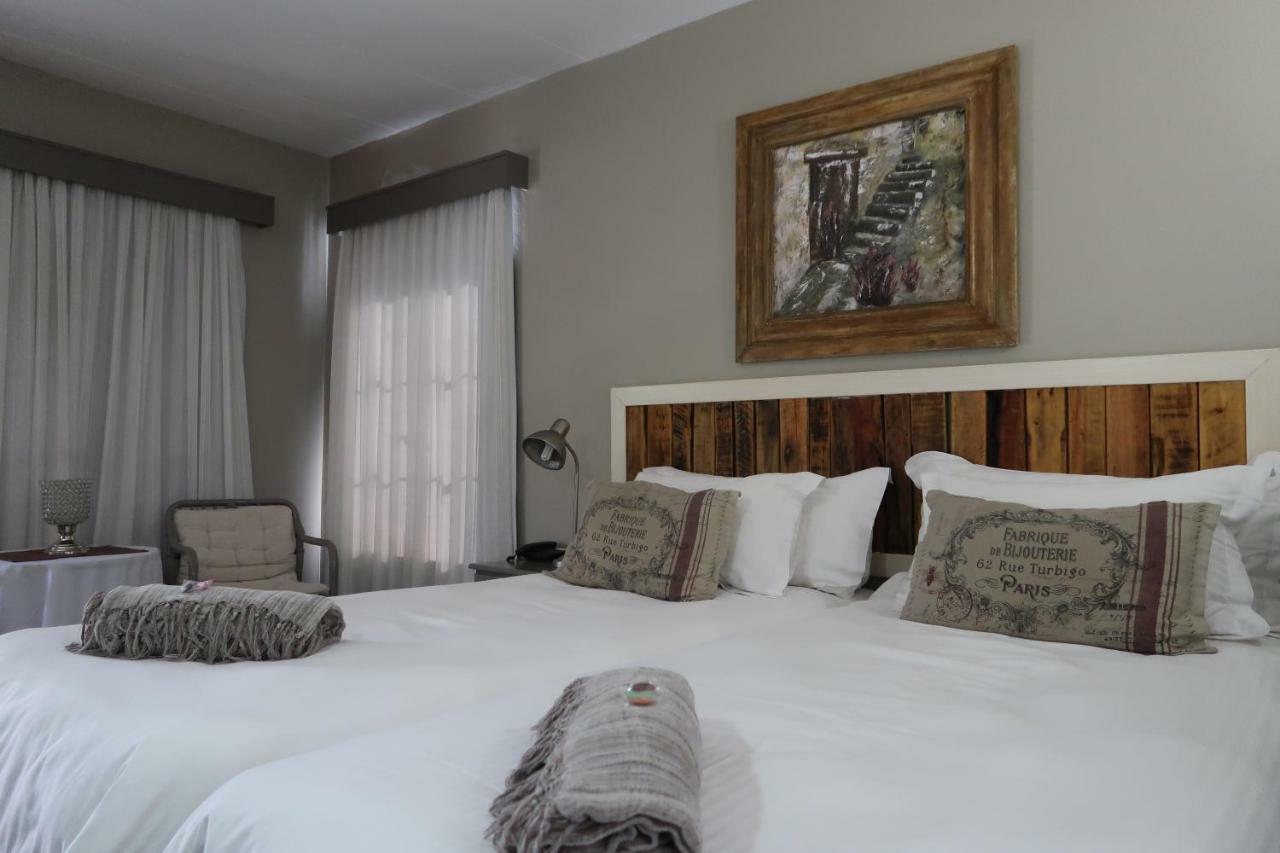 Hotel Pension Etambi Windhoek Extérieur photo