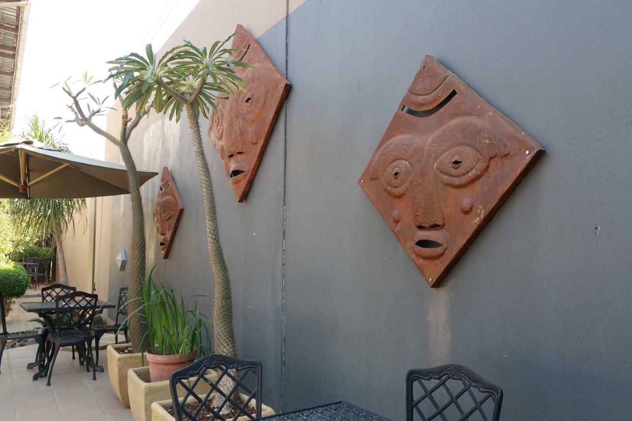 Hotel Pension Etambi Windhoek Extérieur photo