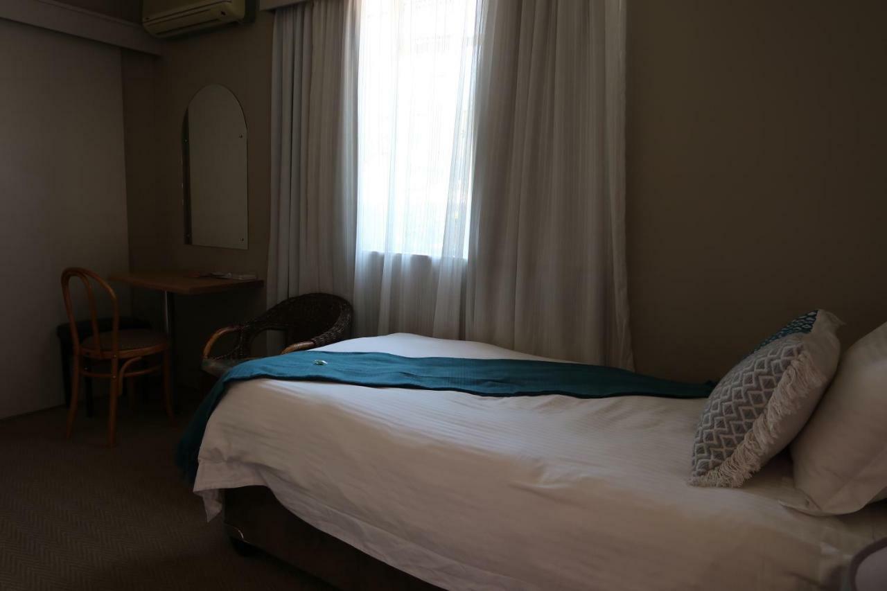Hotel Pension Etambi Windhoek Extérieur photo